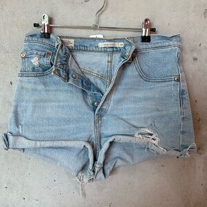 Levi's shorts size 29